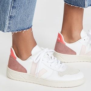 BRAND NEW RARE Veja sneakers - white petal rose
